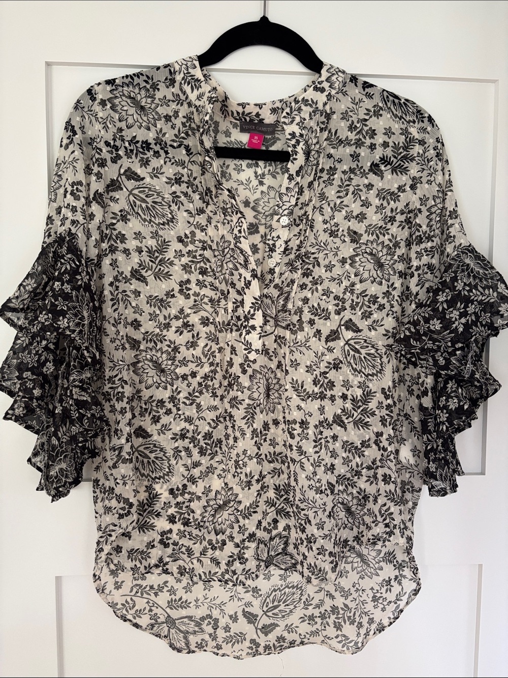 Vince Camino Black & White Floral Ruffle Sleeve Women’s Blouse